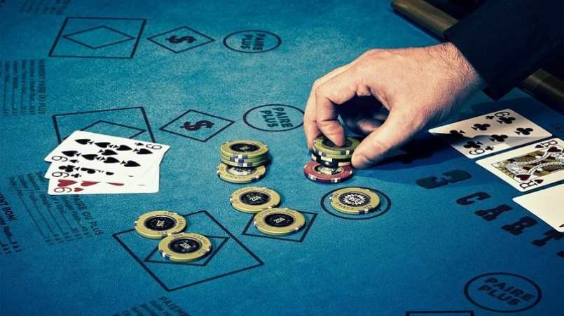 Bluff trong Poker là gì ?