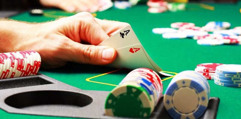 Một số thuật ngữ khác xuất hiện trong quá trình chơi poker